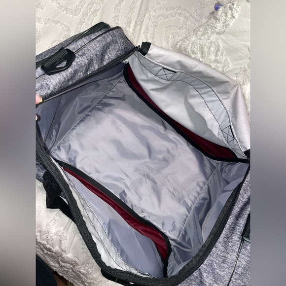 ADIDAS DUFFLE BAG - Picture 2 of 8